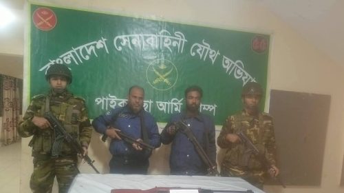 পাইকগাছায় বিএনপি'র সভাপতির বাড়ি থেকে লাইসেন্স বিহীন অবৈধ অস্ত্র উদ্ধার। চরম আতঙ্কে এলাকাবাসী