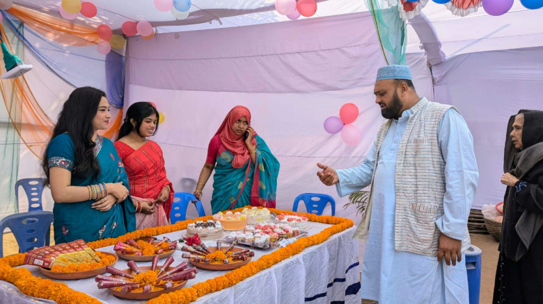 শীতের পিঠার স্বাদে মুখর হয়ে উঠেছিল শিরিন আওলাদ মডেল স্কুল চত্বর