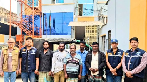 মাত্র ৪ দিনের মধ্যে অটোরিকশা ছিনিতাই ও চালক হত্যার মূল আসামী সহ ক্রেতা চক্র গ্রেফতার