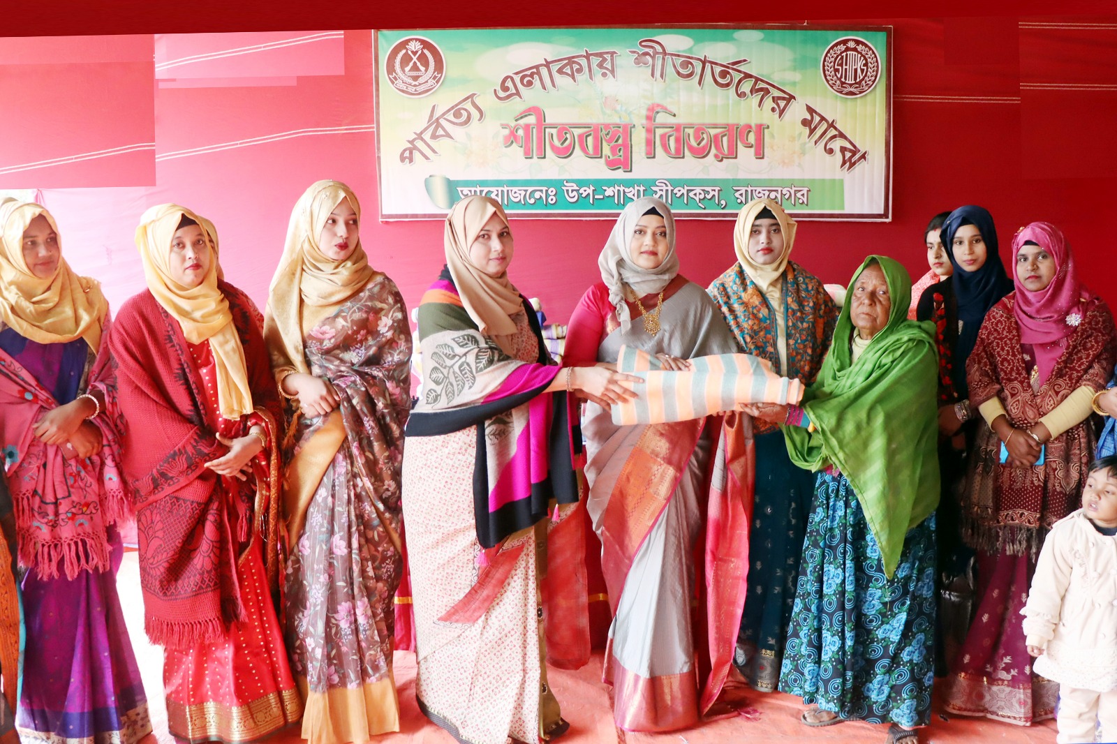 তীব্র শীতে দুঃস্থ শীতার্ত মানুষের পাশে দাঁড়ালো বিজিবির উপ-শাখা সীপকস, রাজনগর জোন