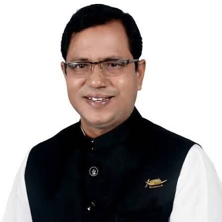 শিবচরে সাবেক মেয়র আওলাদ হোসেনের বাড়িতে ডিবি পুলিশের রাতভর অভিযান, পালিয়েছেন আ.লীগ নেতারা