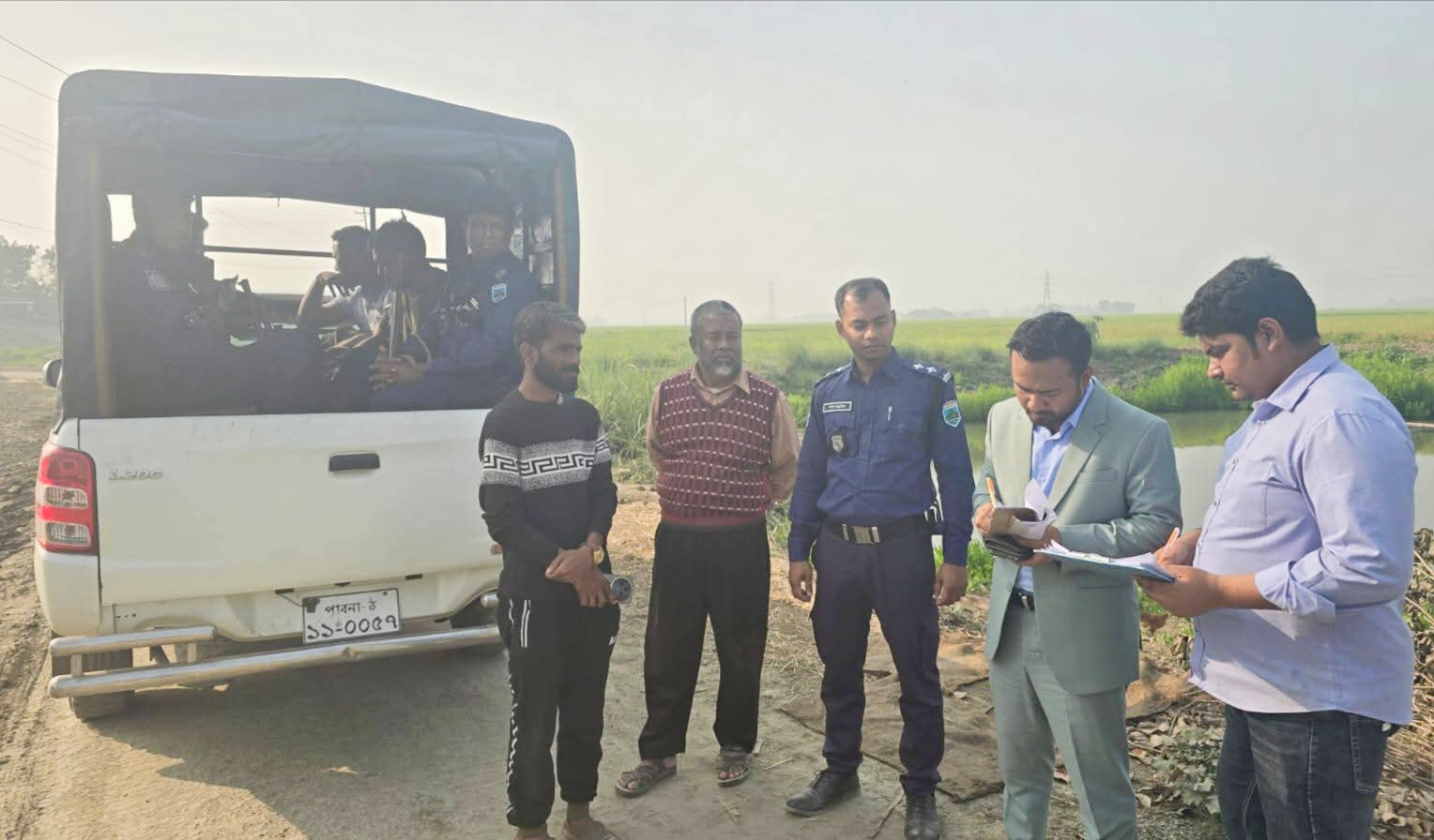 পাবনায় অবৈধভাবে মাটি কাটার অভিযোগে ৫০ হাজার টাকা জরিমানা ১৫ দিনের কারাদণ্ড