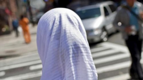 অপরাধী গ্রেফতার || গভর্নর মেয়র ক্ষুব্ধ || ব্রুকলিনে হিজাব পরা তিন নারীকে আক্রমণ