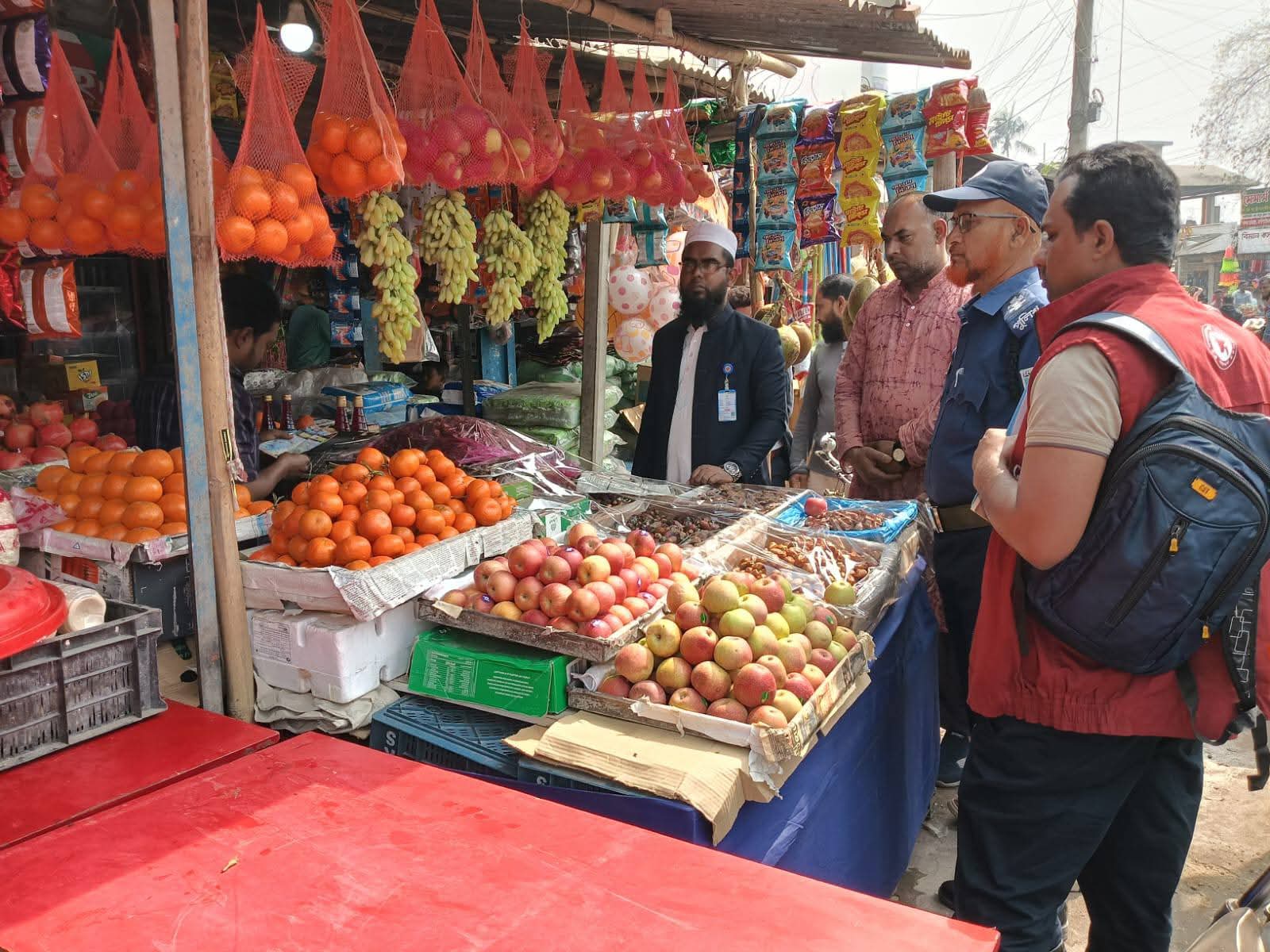 রমজান উপলক্ষে রাণীশংকৈলে বাজার তদারকি: ভ্রাম্যমাণ আদালতে ৫ ব্যবসায়ীকে জরিমানা
