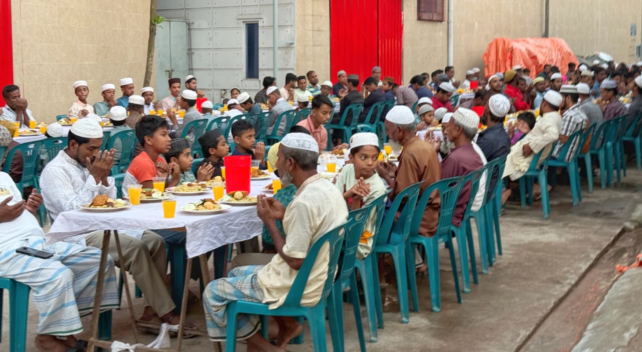 ভালুকায় এস এন এস সিএনজি ও ব্যাগ ফ্যাক্টরীর উদ্যোগে ইফতার ও দোয়া মাহফিল