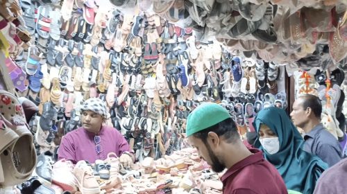 গাজীপুরে পছন্দের জুতা কিনতে ভিড় বাড়ছে তাজ সুজতে