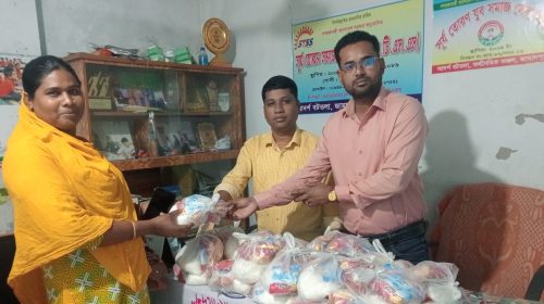 অসহায় দুস্থ ও হিজড়াদের মাঝে ঈদ সামগ্রী বিতরণ