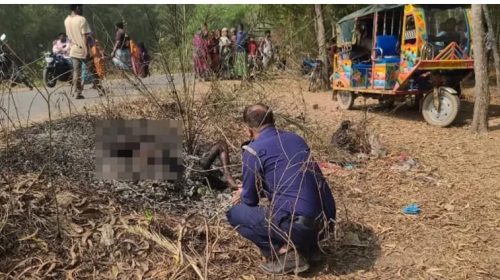 গাজীপুরের শ্রীপুরে এক অজ্ঞাত কিশোরকে হত্যার পর তার মরদেহে আগুন পুড়িয়ে দেওয়ার ঘটনা ঘটেছে। উপজেলার তেলিহাটি ইউনিয়নের টেংরা গ্রামে এ ঘটনা ঘটে।