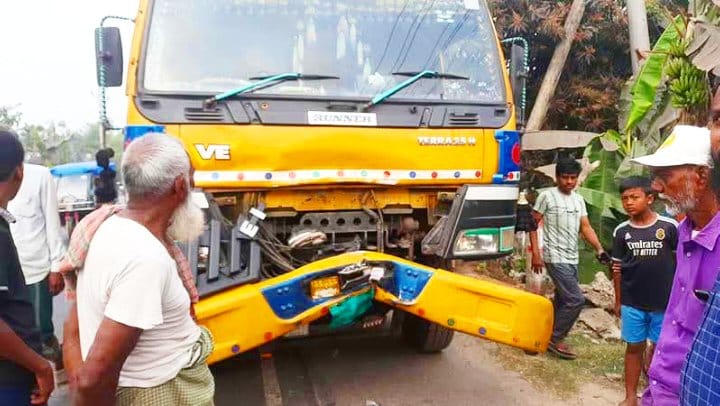 রাজবাড়ীতে ট্রাক-মোটরসাইকেল সংঘর্ষে নিহত ১