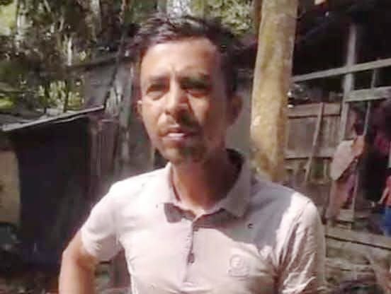 মিথ্যা চুরির অপবাদ সইতে না পেরে নেছারাবাদে অটোচালকের আত্মহত্যা।