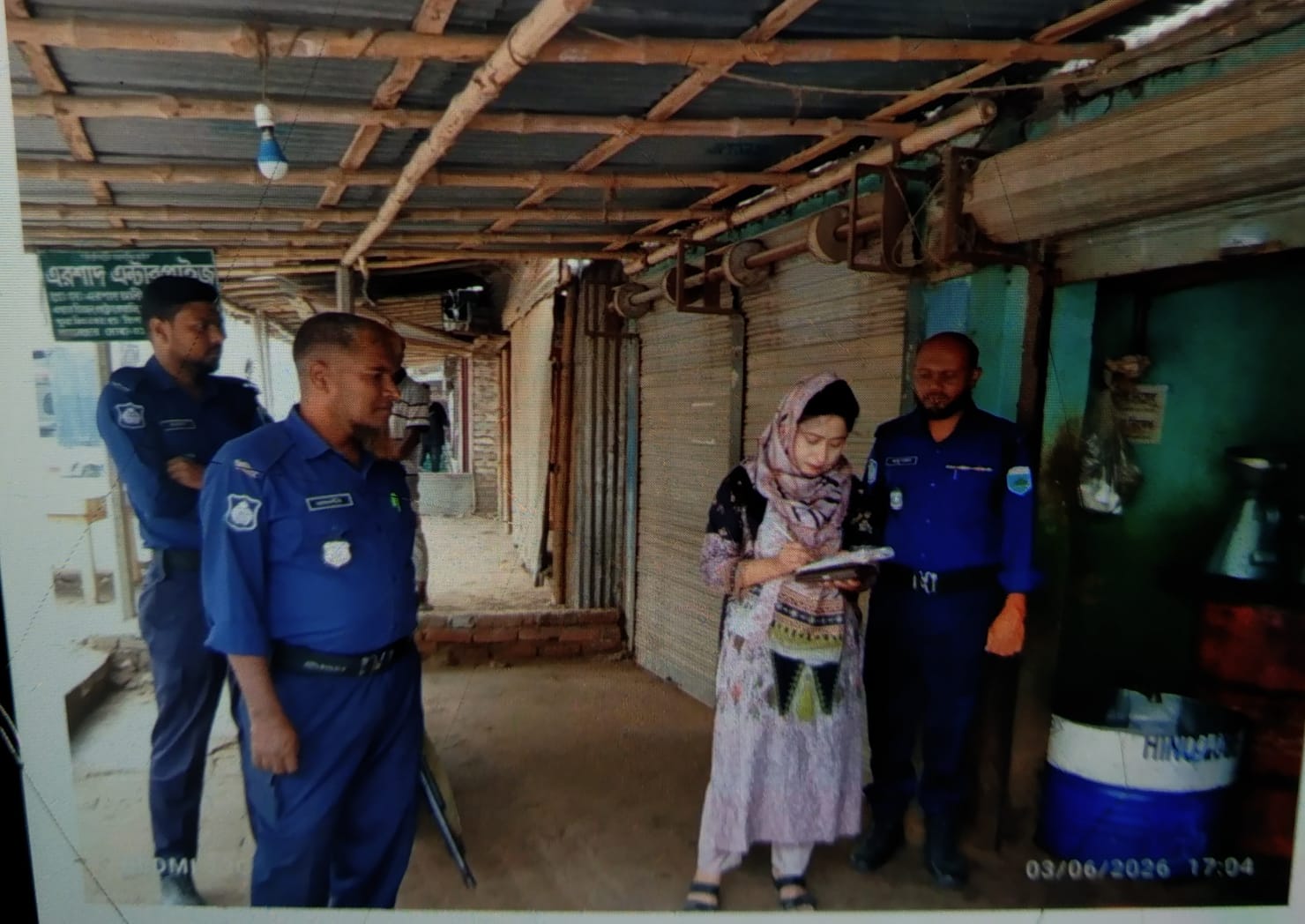 দূর্গাপুরে তেল মজুদ করার জন্য জড়িমানা