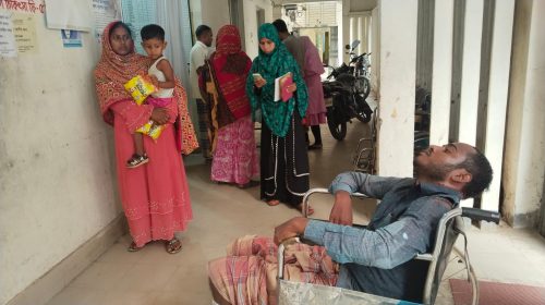 ফোনে প্রবাসী স্ত্রীর সঙ্গে কথা, নিজের গোপনাঙ্গ কেটে আত্মহত্যার চেষ্টা স্বামীর