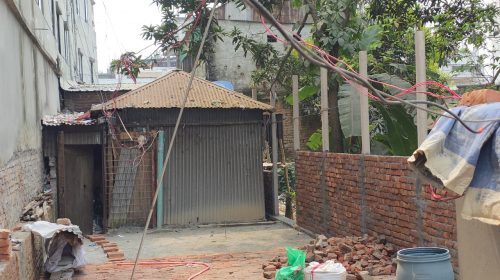 শ্রীপুর উপজেলা সরকারি পুকুর পাড় ও খাস জমি দখল করে বাড়ি ওদোকান নির্মাণের অভিযোগ