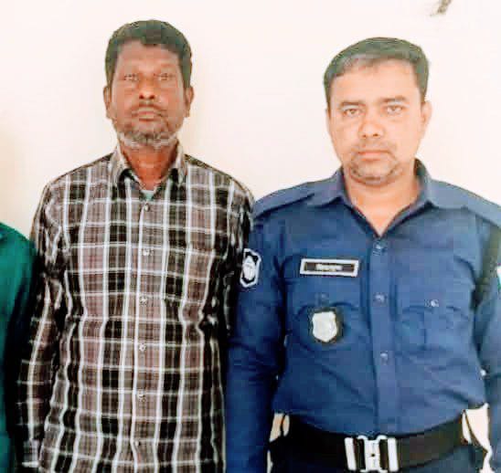 নাতনিকে ধর্ষণের অভিযোগে প্রতিবেশি দাদা আটক