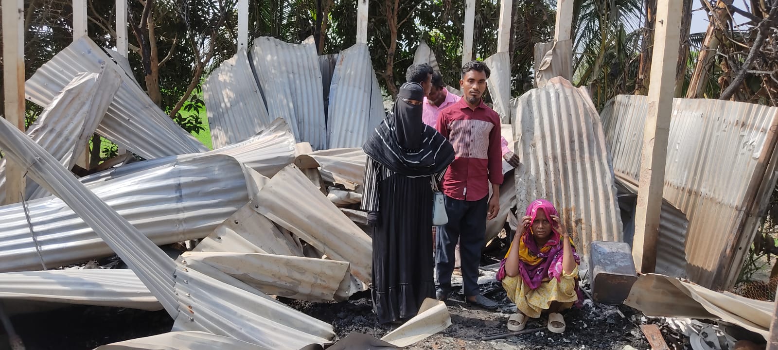 শত্রুতার আগুনে প্রবাসীর স্বপ্ন ভস্মীভূত