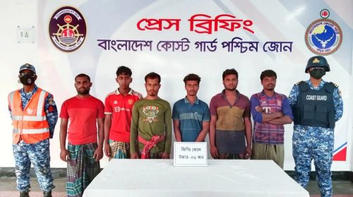 সুন্দরবনে কোস্ট গার্ডের অভিজানে জলদস্যুদের কাছে জিম্মি থাকা ৬ জেলে উদ্ধার