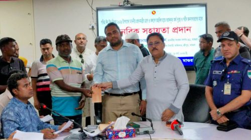 শ্রীপুরে প্রধানমন্ত্রীর ত্রাণ ও কল্যাণ তহবিলের মানবিক সহায়তা প্রদান