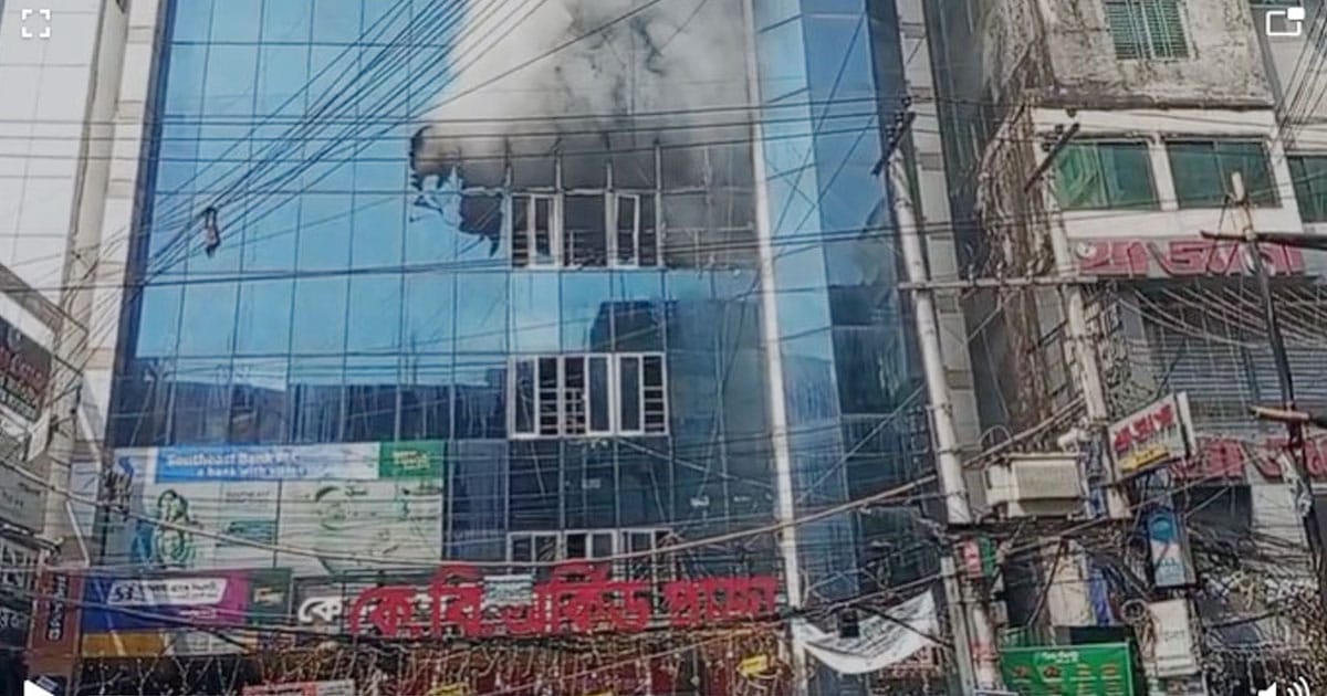 চট্টগ্রামে বিপণিকেন্দ্রে ভয়াবহ আগুনে নিহত- ২
