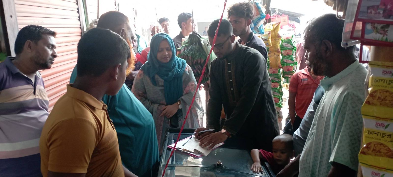 ঝিনাইদহে বোতলে ভরা পেট্রোল