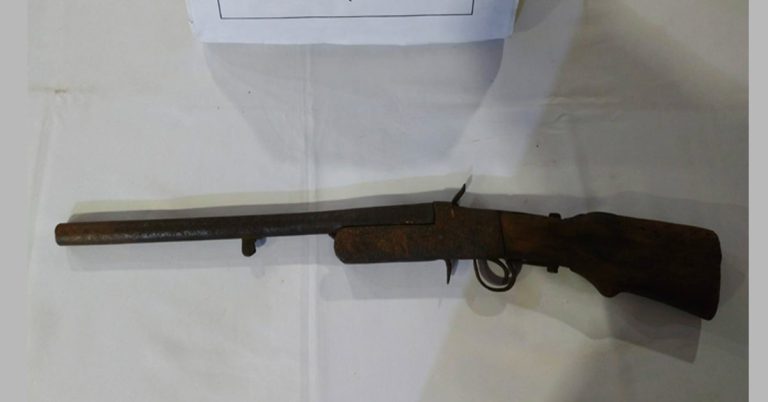 বাঁশখালীতে সেনাবাহিনীর অভিযান, পরিত্যক্ত বন্দুক উদ্ধার