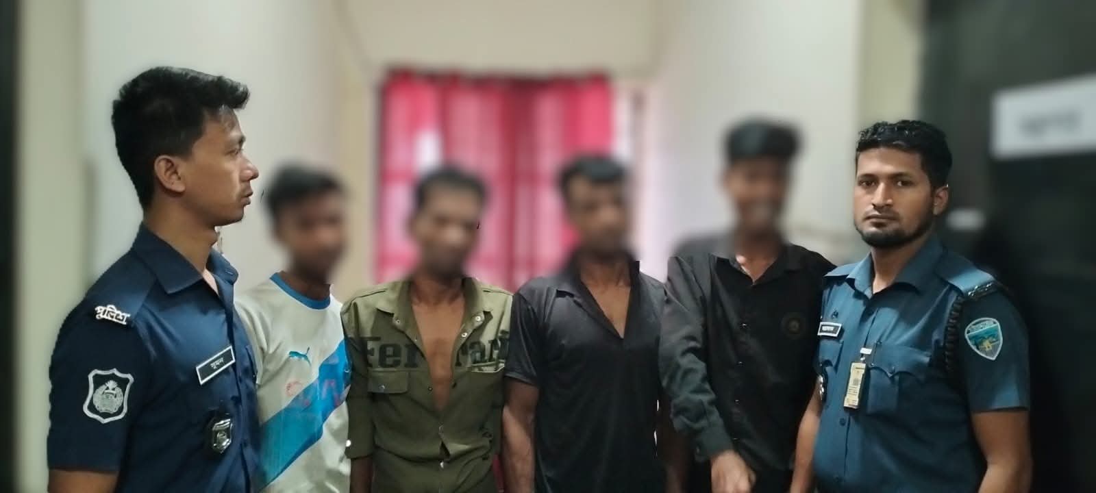 রাঙ্গামাটিতে মাদকবিরোধী বিশেষ অভিযান: ৪ কারবারি ও সেবী গ্রেফতার