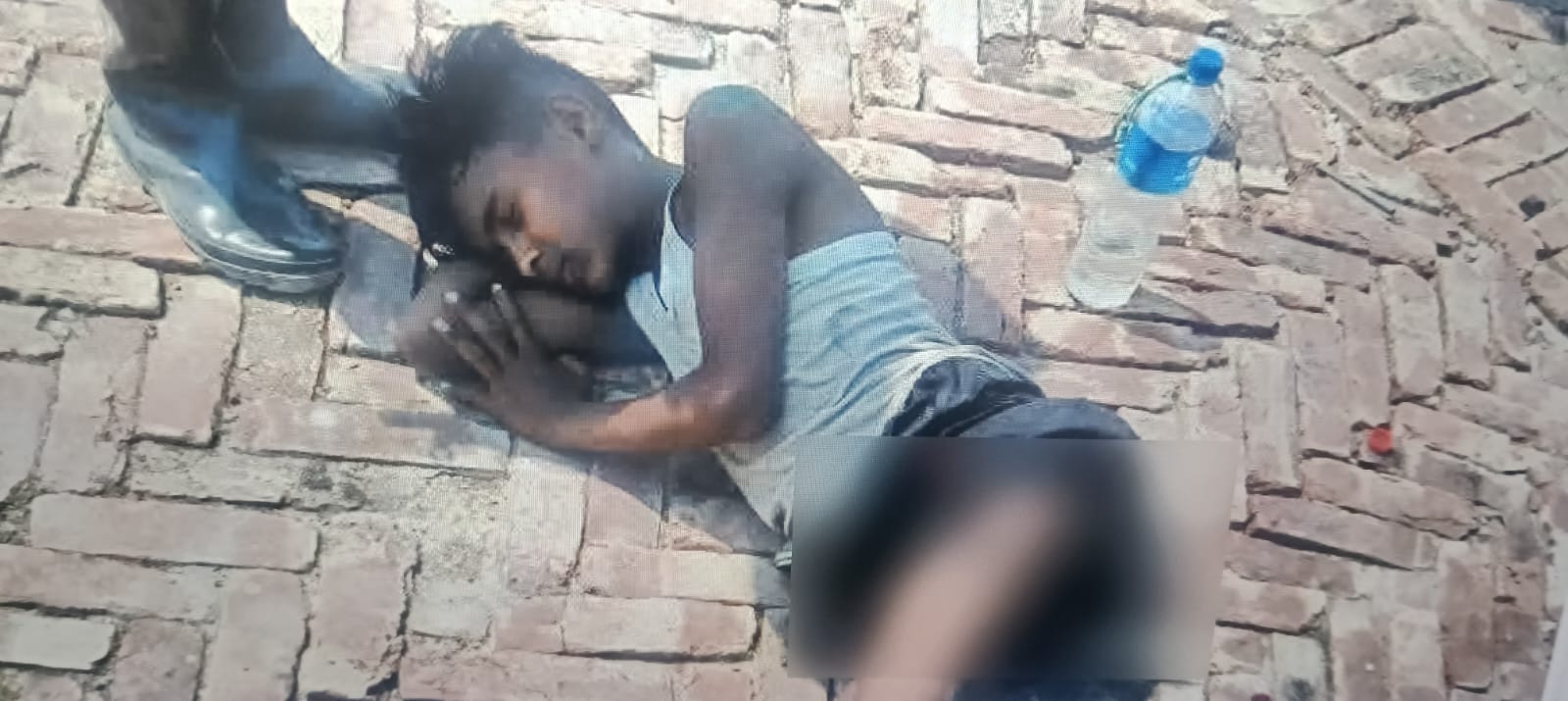 কক্সবাজারে নাফ নদীর তীরে মাইন বিস্ফোরণে পা বিচ্ছিন্ন রোহিঙ্গা কিশোরের