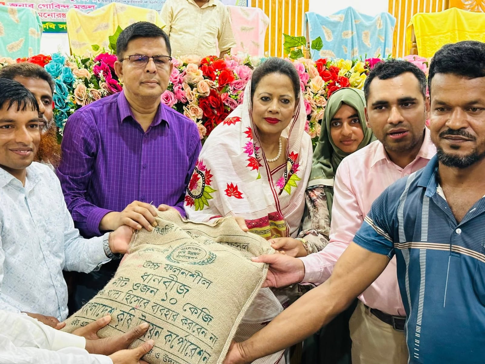 বোরহানউদ্দিনে ৭ হাজার কৃষকের মাঝে বিনামূল্যে বীজ-সার বিতরণ উদ্বোধন