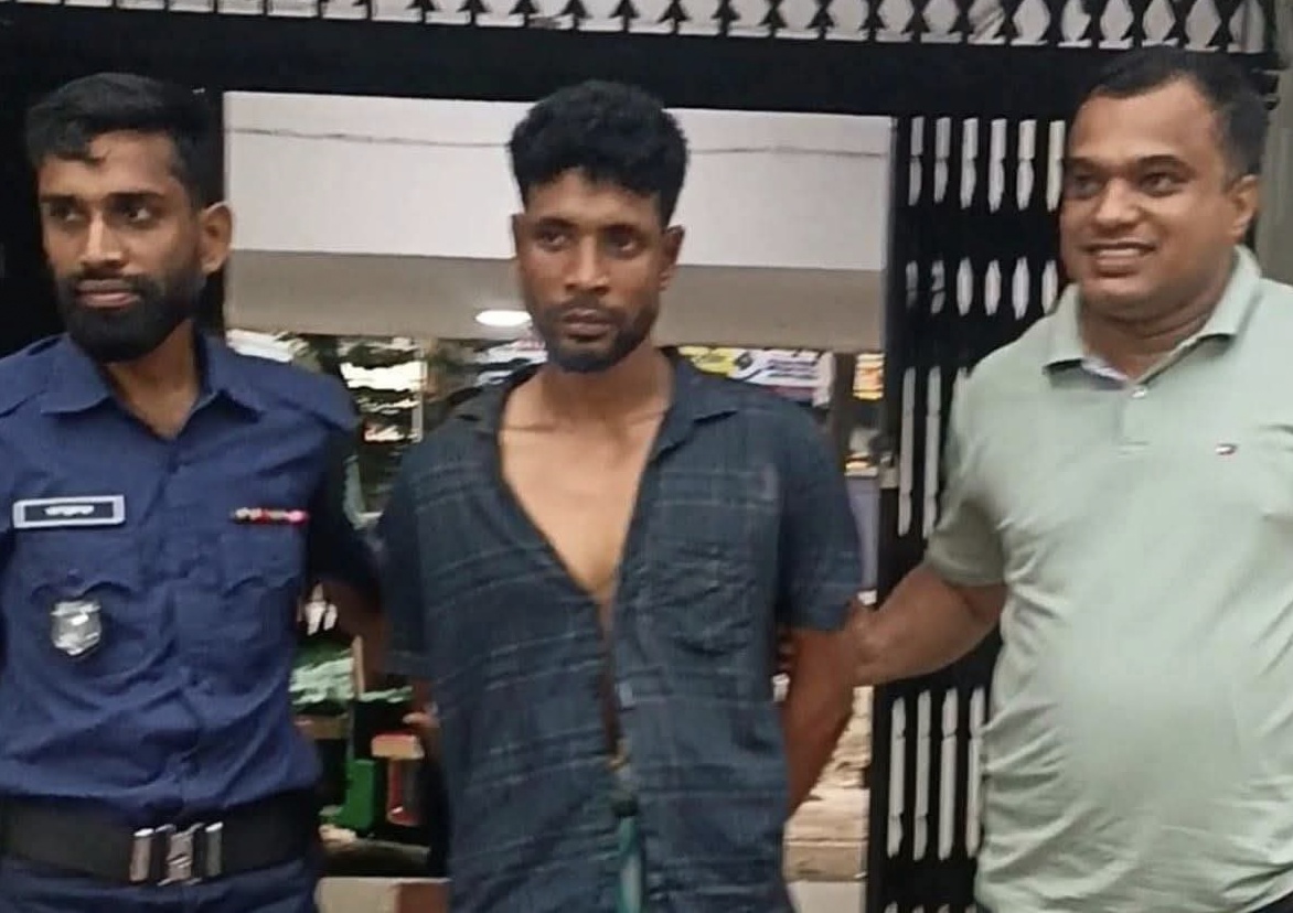 কুড়ালের আঘাতে বন্ধুর হাতে বন্ধু খুন