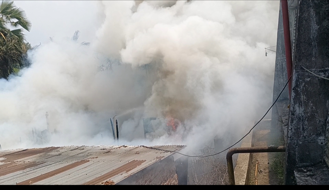 সীতাকুণ্ডে ভয়াবহ তুলার গোডাউনে আগুন নিয়ন্ত্রণে