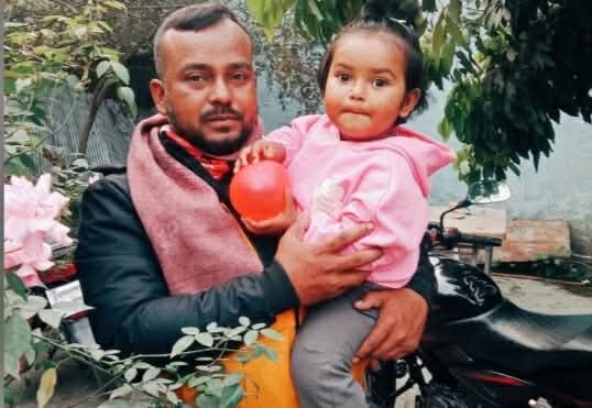 বজ্রাঘাতে প্রাণ গেল বাবার, কোল থেকে ছিটকে প্রাণে বাঁচল শিশুসন্তান