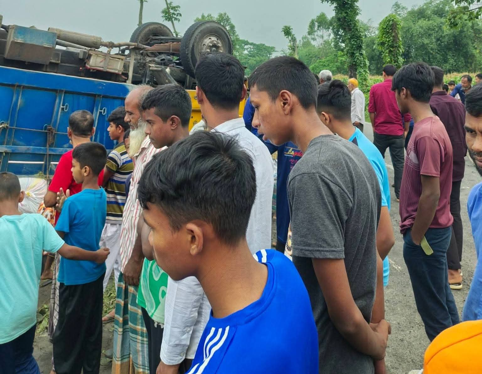 লালমনিরহাটে ট্রাকের চাপায় বৃদ্ধ নিহত, চালক-হেলপার আটক